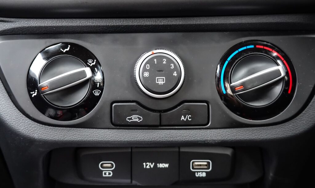 Jak zaktualizować Ford SYNC 3 do wersji 3.4 przez USB? Krok po kroku